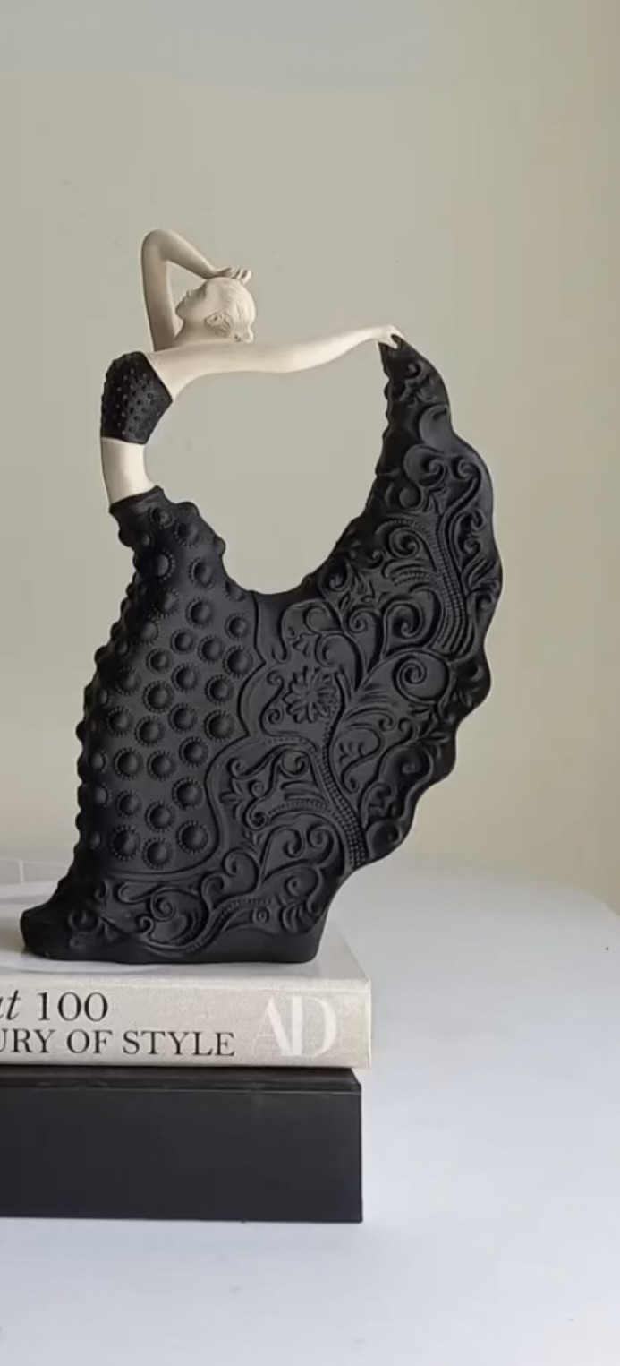 دکوری رومیزی رقصنده کدکالا ۱۶۵۸