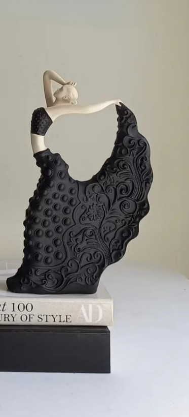دکوری رومیزی رقصنده کدکالا ۱۶۵۸